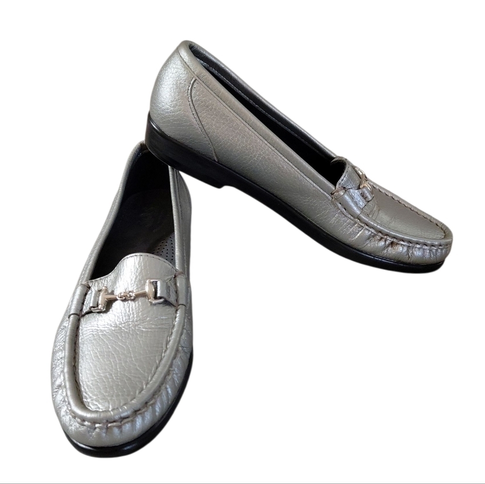NEW SAS Metro Silver Slip On Tri-Pad Foot-Shape® Comfort Shoe Size 6.5